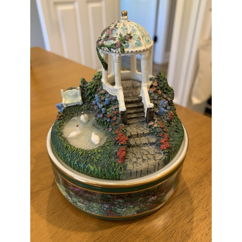 Vtg Thomas Kinkade "GARDEN OF SERENITY" Music Box Plays"You'll Never Walk Alone"